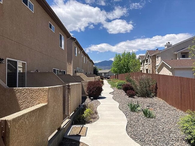 Building Photo - 1062 Cheyenne Villas Pt