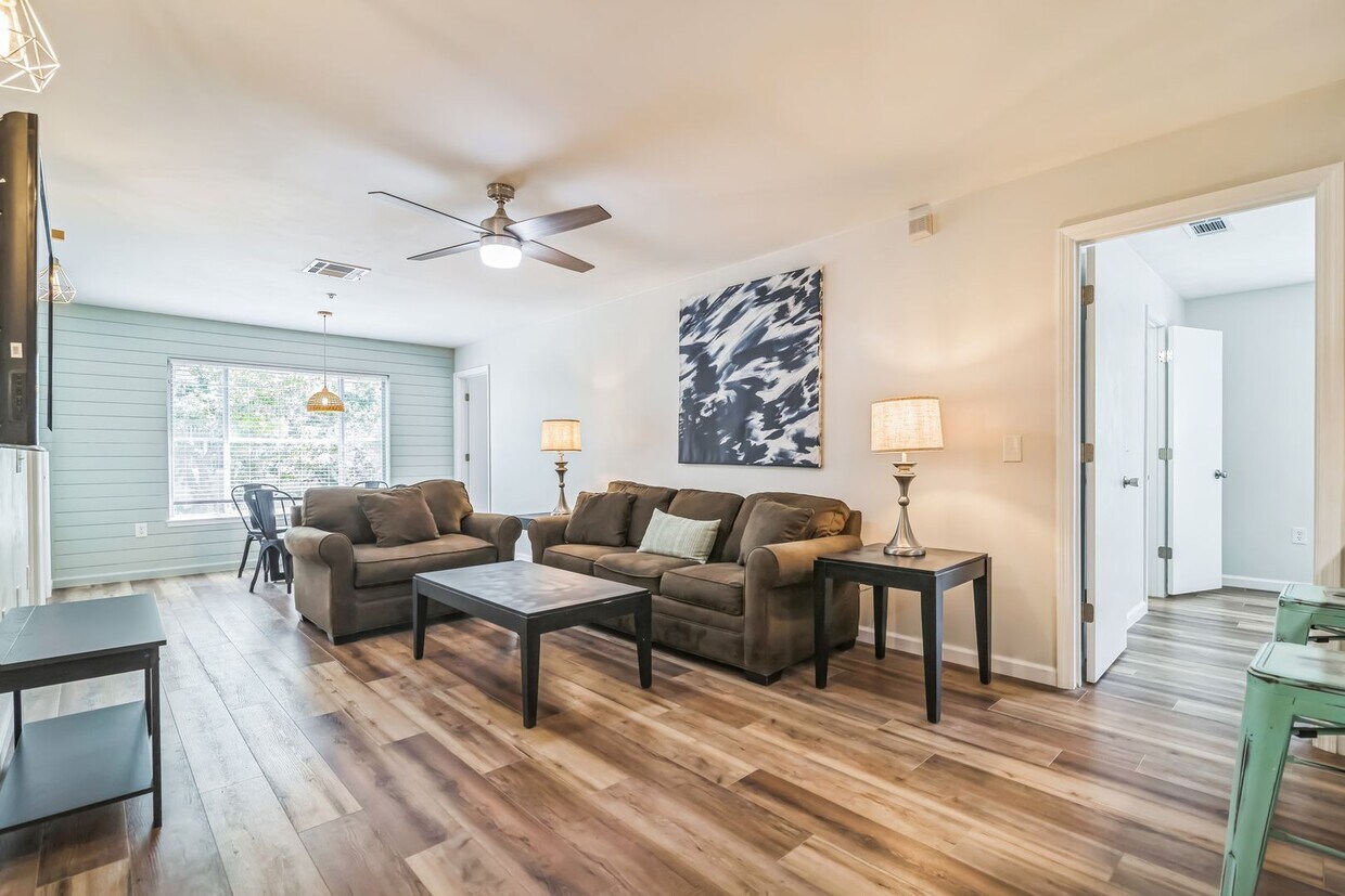 Foto principal - Furnished 4/4 University Terrace