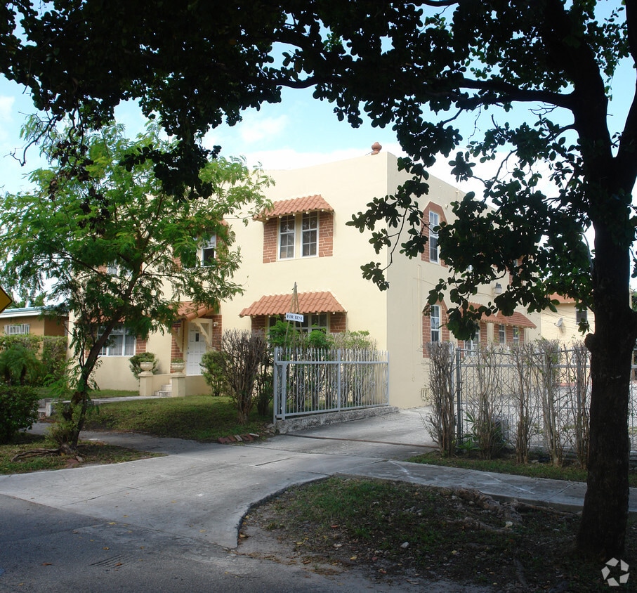 Primary Photo - 893 NE 81st St
