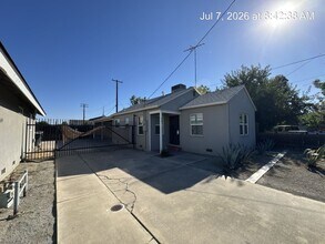 Building Photo - 700-710 E Tulare Ave