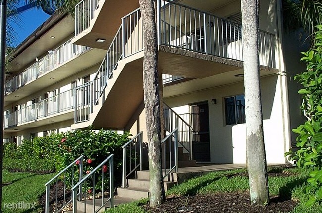Building Photo - 2 br, 2 bath Condo - 1004 Manatee Rd