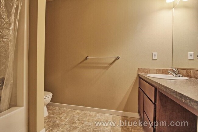 Foto del edificio - 3 Bed, 2.5 Bath Home Near Ellsworth Road /...
