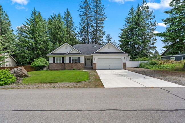 Building Photo - 8290 N Uplands Dr