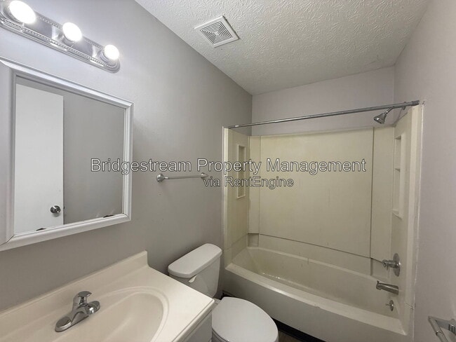 Building Photo - 4564 Waynedale Cir