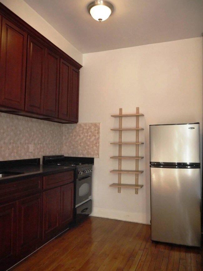 Building Photo - 248 E 21st St