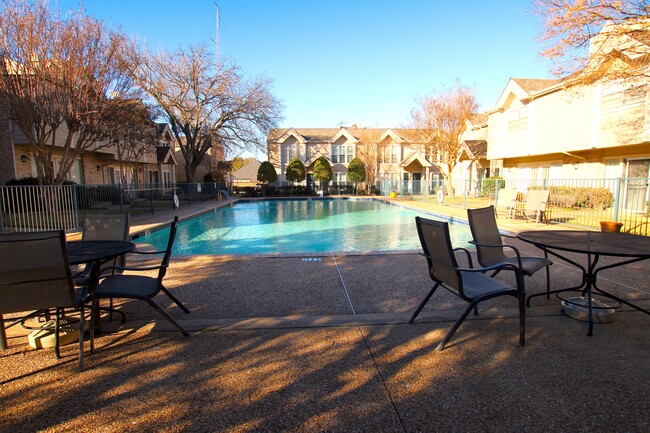 Nicely maintained pool - 5881 Preston View Blvd