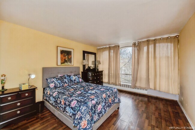 Foto del edificio - 1401 E 55th St