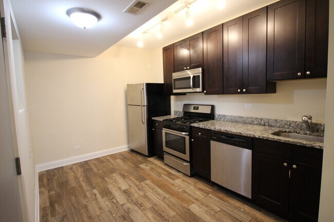 Building Photo - 5001 N Sawyer Ave