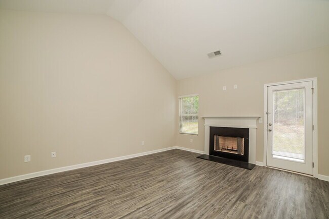 Building Photo - 312 Spruce Creek Ln