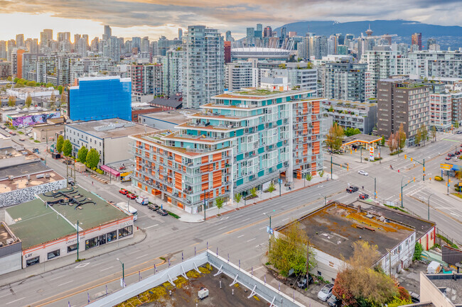 Building Photo - Second and Main