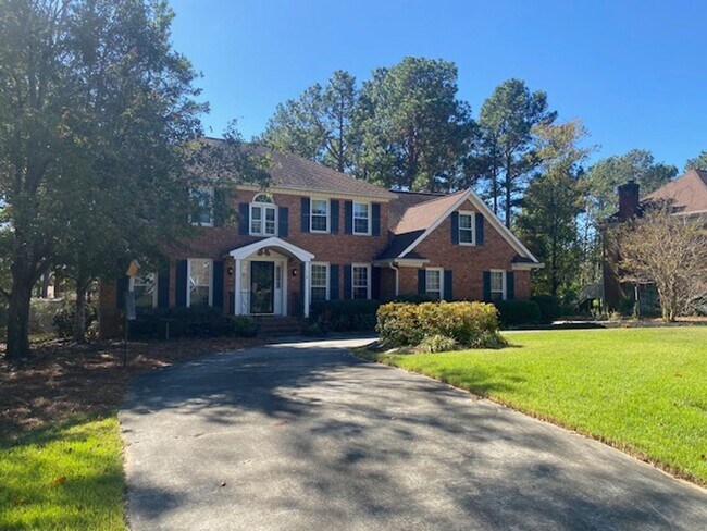 Foto del edificio - Gorgeous 5 Bedroom 3 Bathroom Brick Home in Woodside Plantation!