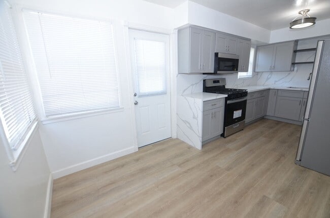 Building Photo - 2Bd/1Ba Single Family Home