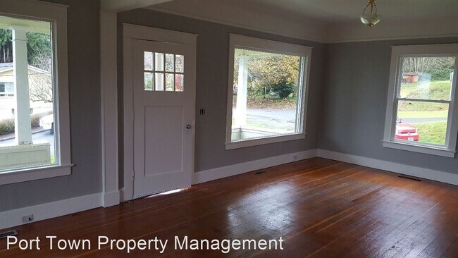 Foto del edificio - 4 br, 2 bath House - 695 44th Street