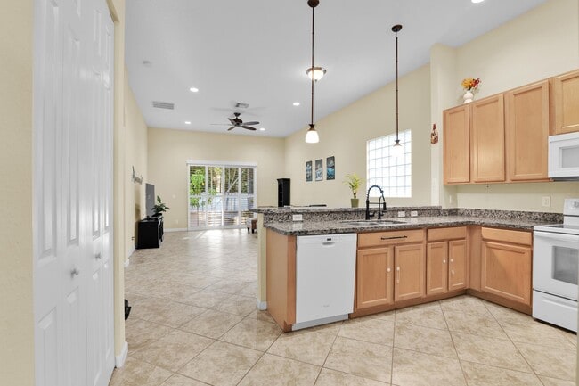 Building Photo - 7977 Tangelo Dr