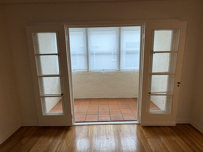 Foto del edificio - 630 1/2 North Spaulding Avenue