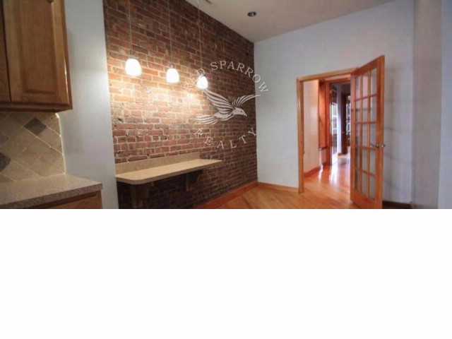 Foto principal - 501 1/2 W 43rd St