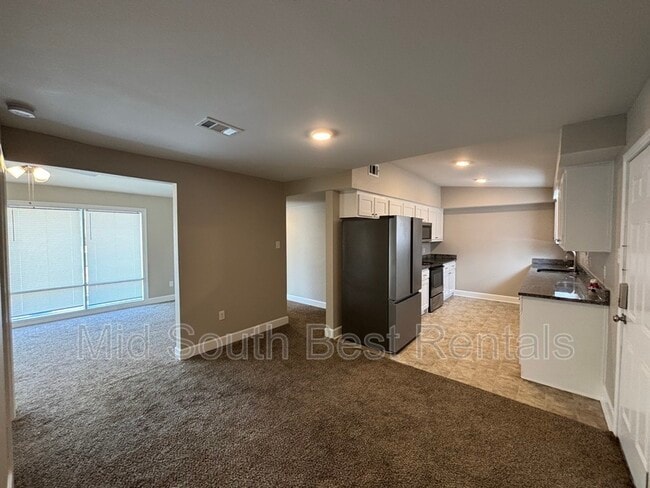 Building Photo - 707 Shamrock Dr