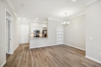 Building Photo - 5353 Memorial Dr