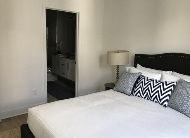 Foto del edificio - 10736 Bloomfield St