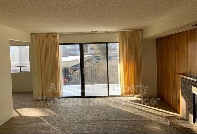 Building Photo - 600 Manhattan Dr