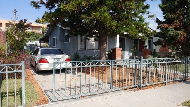 Foto del edificio - 4230-4232 Swift Ave