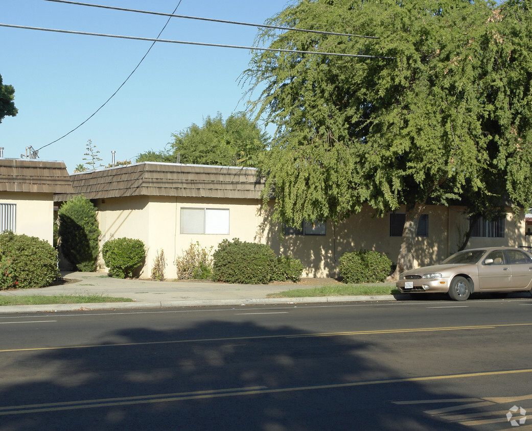 Building Photo - 4796 E Holland Ave