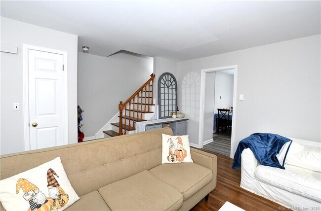 Building Photo - 89 West Ln