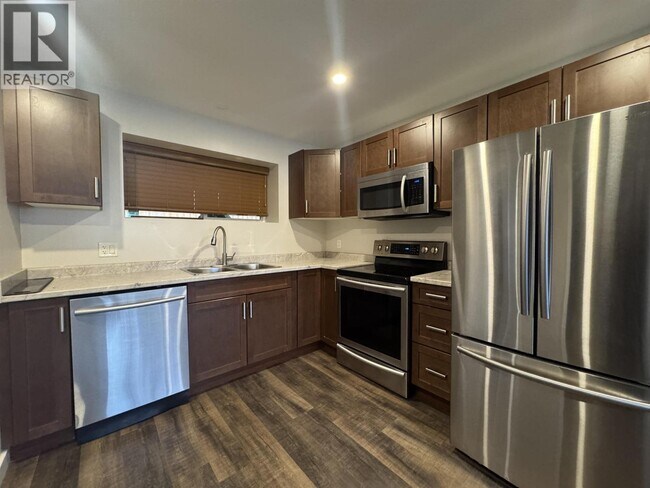 Photo du bâtiment - 21633 Donovan Ave