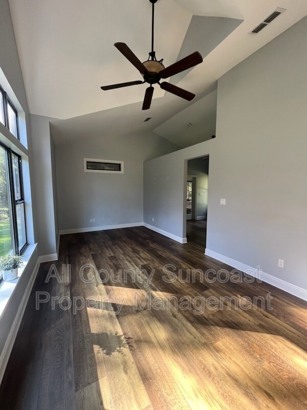 Foto del edificio - 293 Freeman Rd