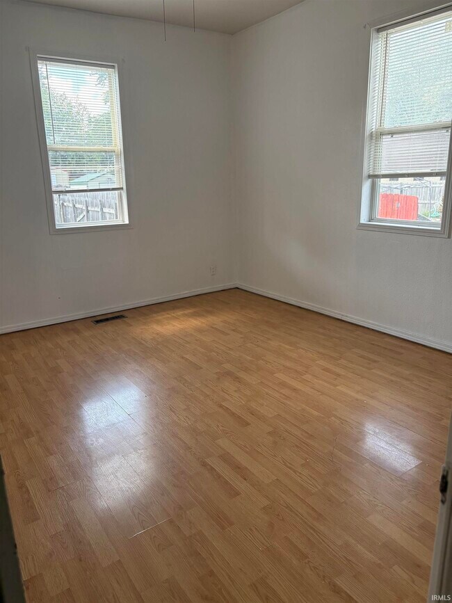 Foto del edificio - 1305 Mill St