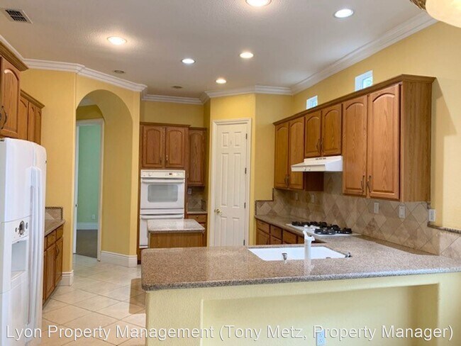 Foto del edificio - 3 br, 3 bath House - 5817 Oak Place Court