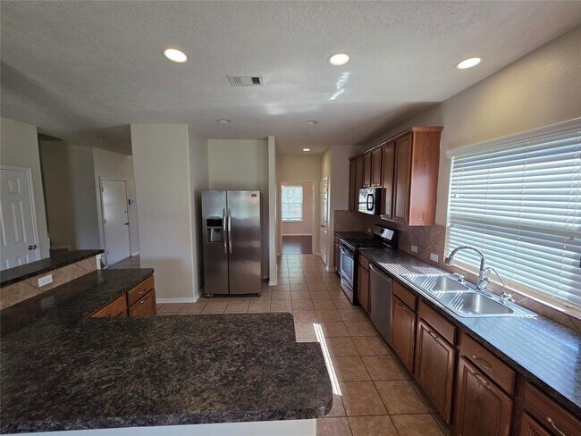 Foto del edificio - 22023 Cascade Hollow Ln