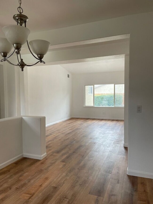 Building Photo - Beautiful Single-Story 3 Bedroom + Office,...