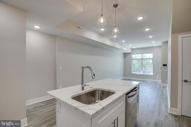 Building Photo - 2019 N College Ave