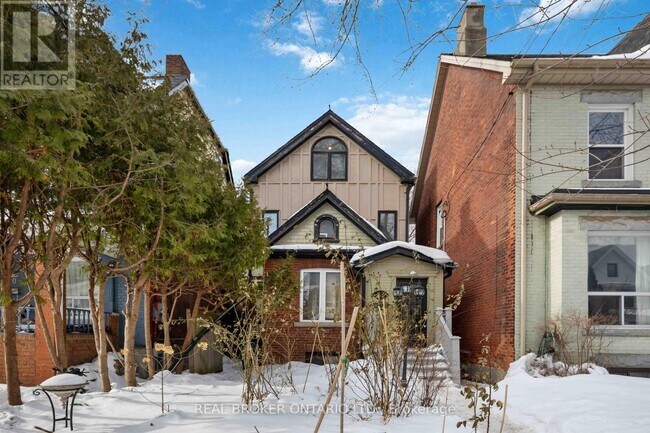 Building Photo - 22 Curzon St