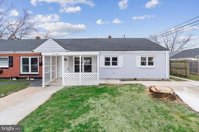 Building Photo - 372 Sheridan Dr
