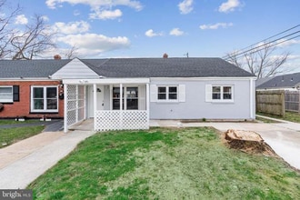 Building Photo - 372 Sheridan Dr