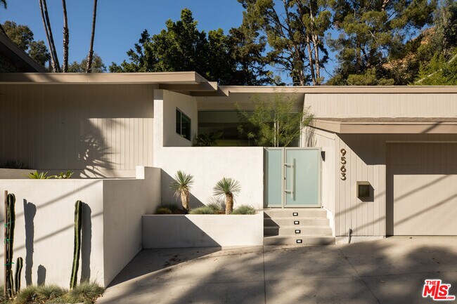 Building Photo - 9563 Gloaming Dr