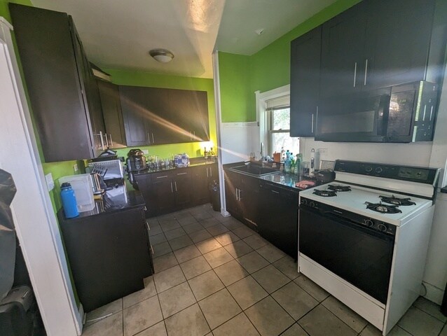 Primary Photo - 621 W Buckingham Pl