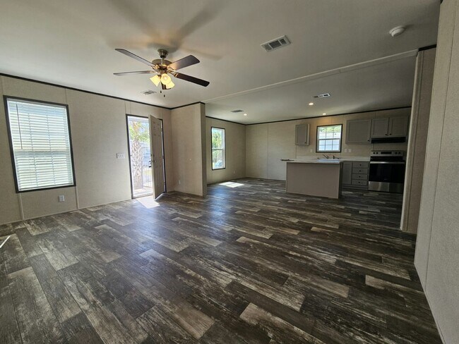 Building Photo - 16821 Oak Leaf Ct