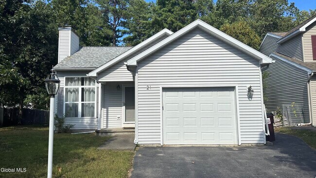 Foto del edificio - 21 Skylark Dr