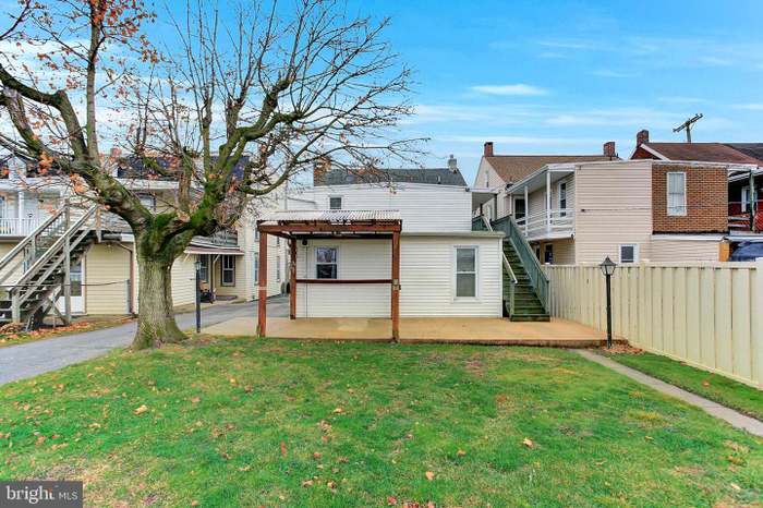 Primary Photo - 125 E 5th Ave