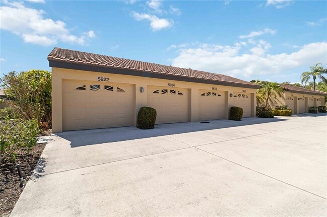 Building Photo - 5624 Ashton Lake Dr