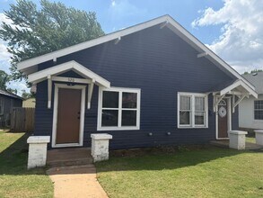 Building Photo - 520 N Bradley St