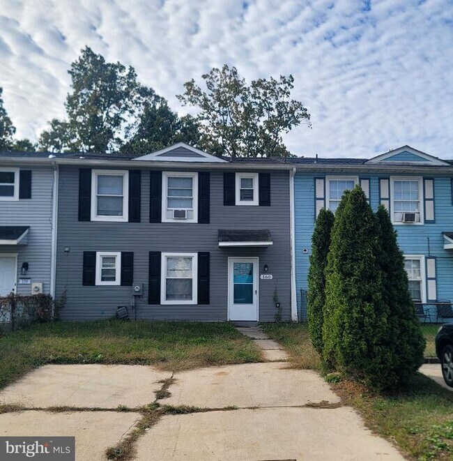 Building Photo - 160 Hampshire Rd