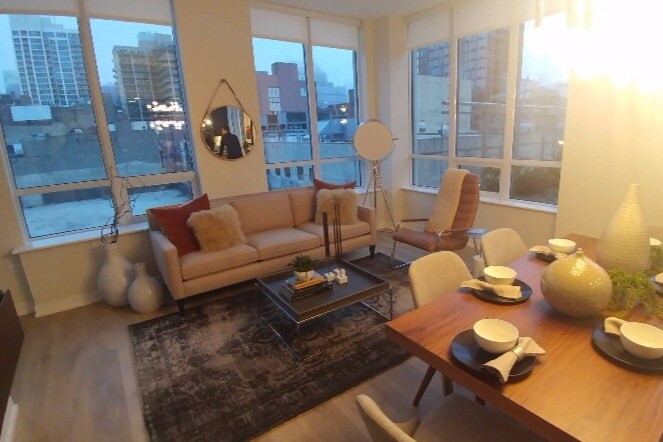 Living/Dining Room - 740 N Hudson Ave