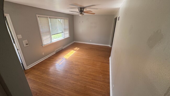 Foto del edificio - 9425 Auburn Dr
