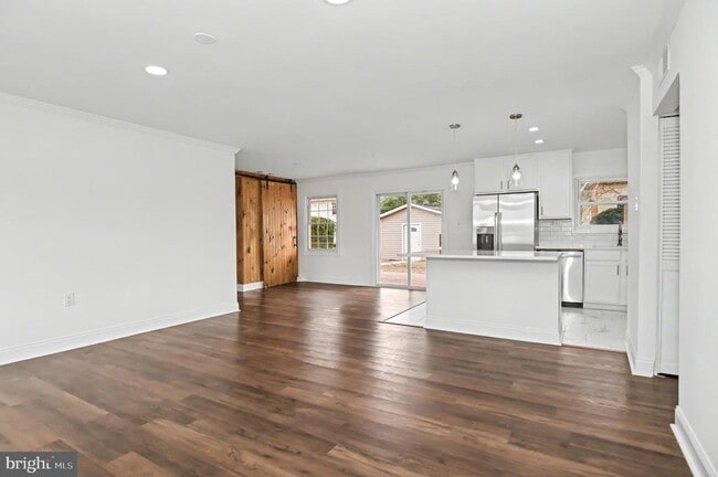 Building Photo - 312 E Gordon St