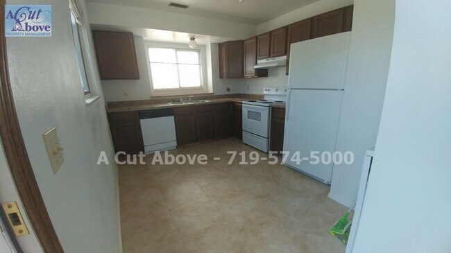 Foto del edificio - 4-Plex near Fountain  Chelton