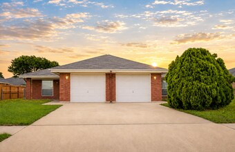 Building Photo - 4604 Bowles Dr